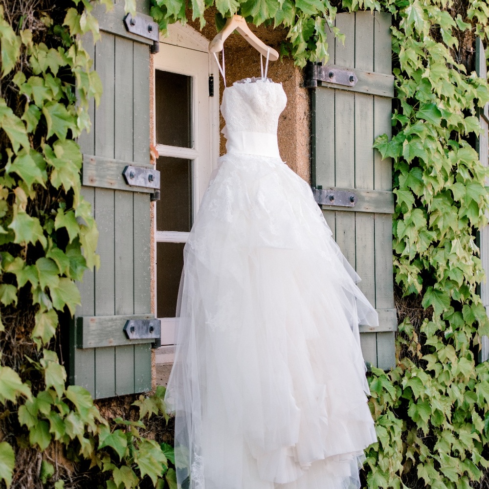 Vera Wang Eliza wedding dress. - Picture 7 of 7